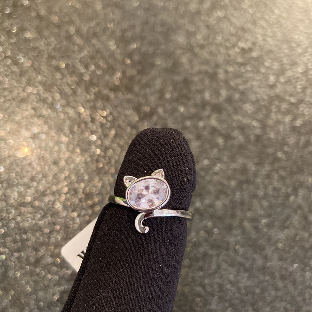 🍭🌟2/$25 🎁 NWT 🐈‍⬛ Cat ring from charmed aroma